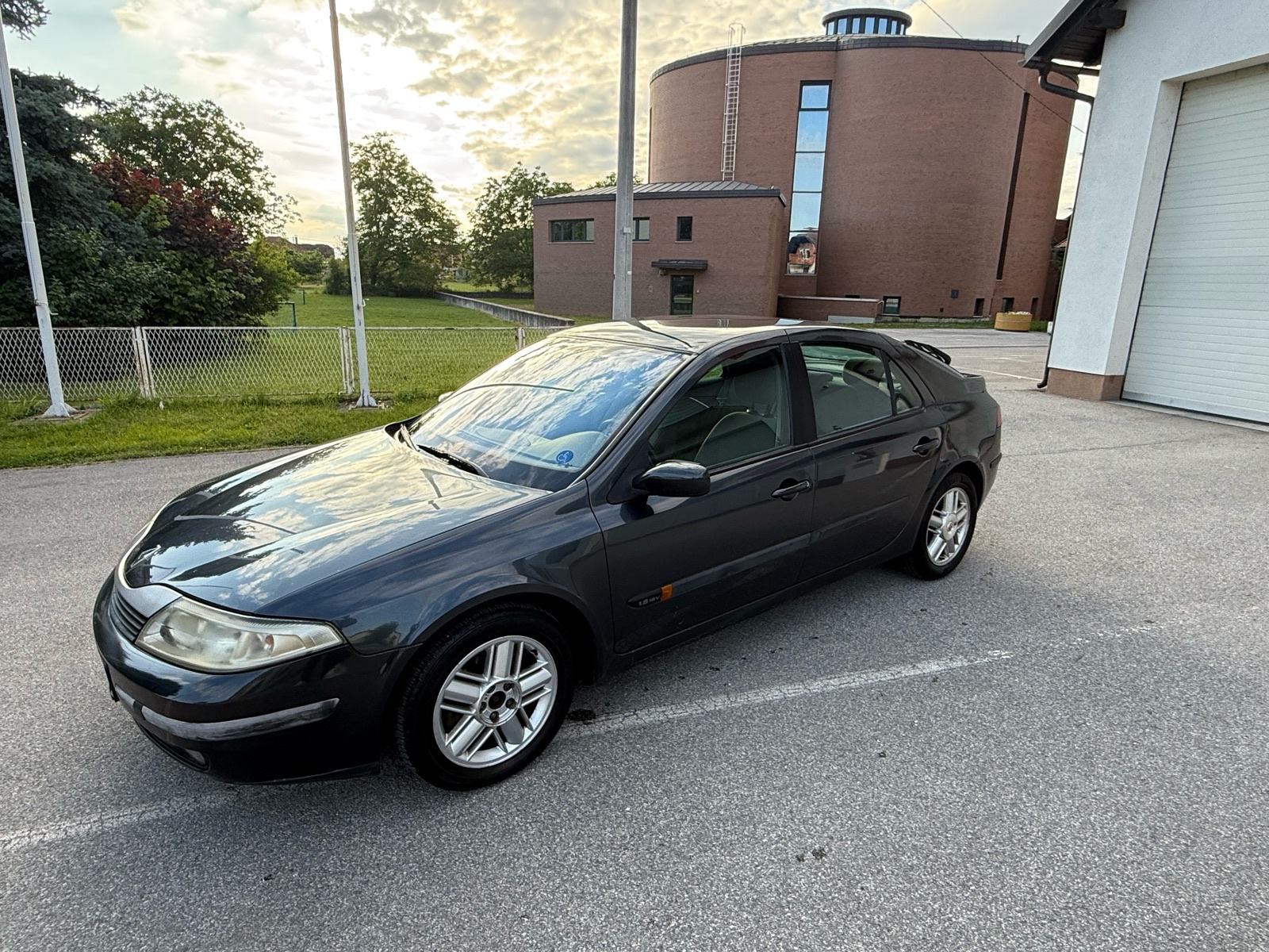 Renault Laguna 1,8 16V AUTOMATIK KLIMA SPREMAN ZA REG, fotografija 4