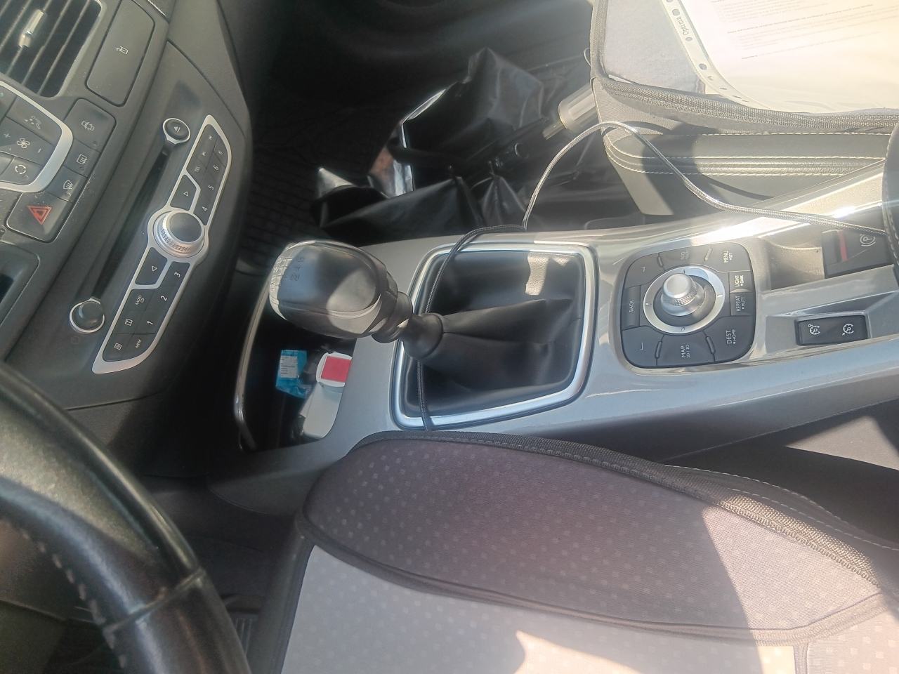 Renault Laguna Evolution 1,5 dCi, fotografija 9