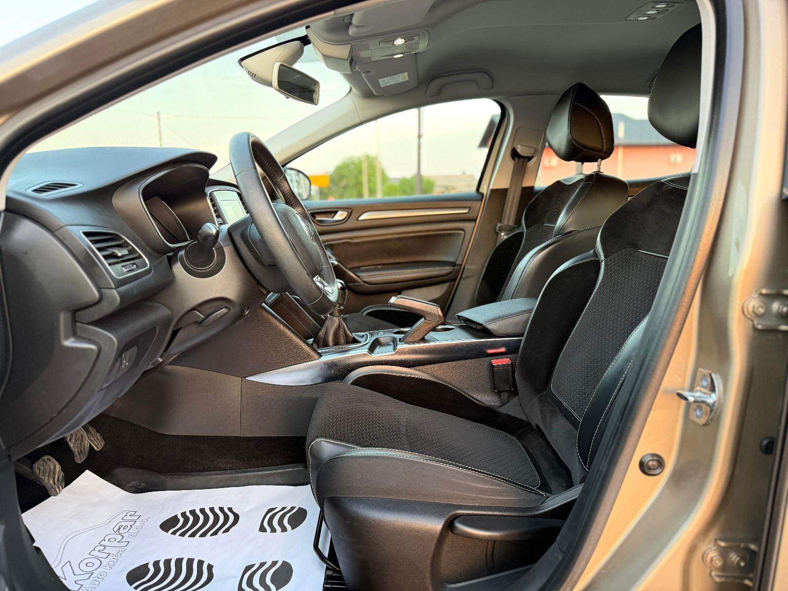 Renault Megane 1.2 16V INTENS,97kw,1.vl,94.000km,SERVISNA,MOG.KREDITA, fotografija 10
