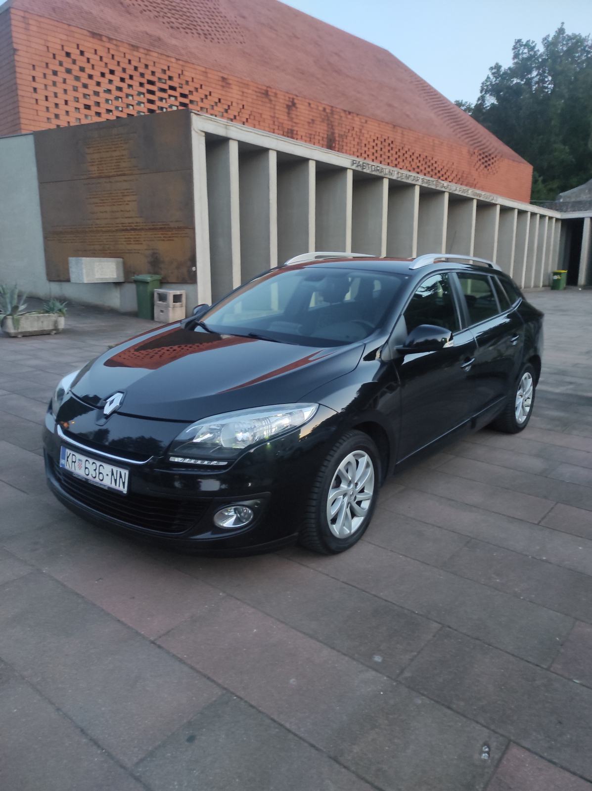 Renault Megane 1.5 dci expression *Izuzetno sačuvan njegovan održavan*, pogled izvana - slika 5