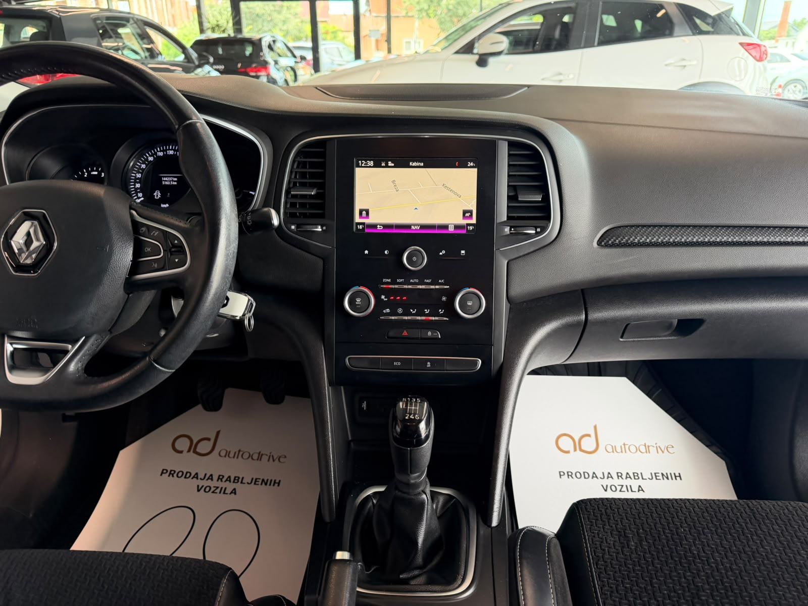 Renault Megane 1,5 dCi NAVIGACIJA • KLIMA • SERVISNA • LEASING, fotografija 16