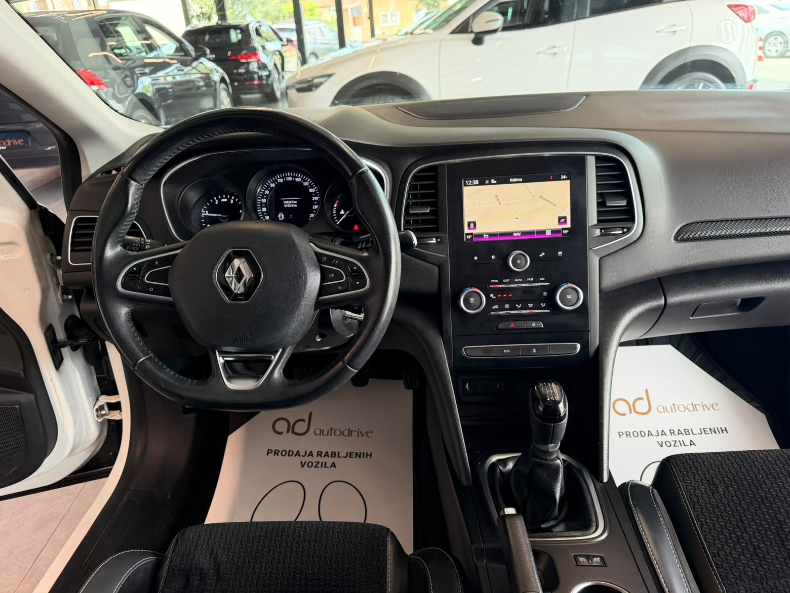 Renault Megane 1,5 dCi NAVIGACIJA • KLIMA • SERVISNA • LEASING, fotografija 17