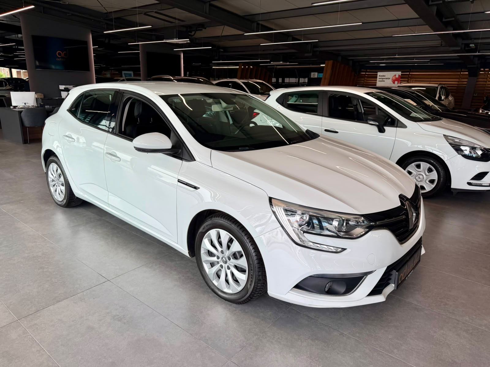 Renault Megane 1,5 dCi NAVIGACIJA • KLIMA • SERVISNA • LEASING, fotografija 9