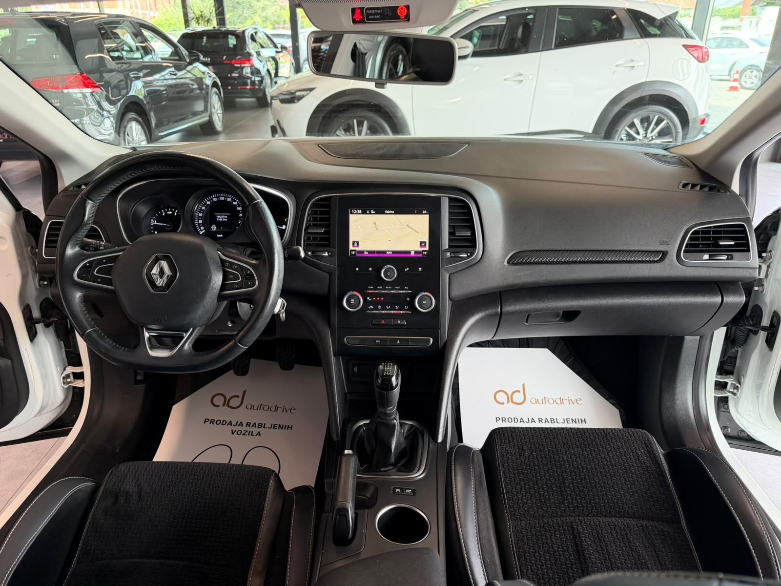 Renault Megane 1,5 dCi NAVIGACIJA • KLIMA • SERVISNA • LEASING, fotografija 15