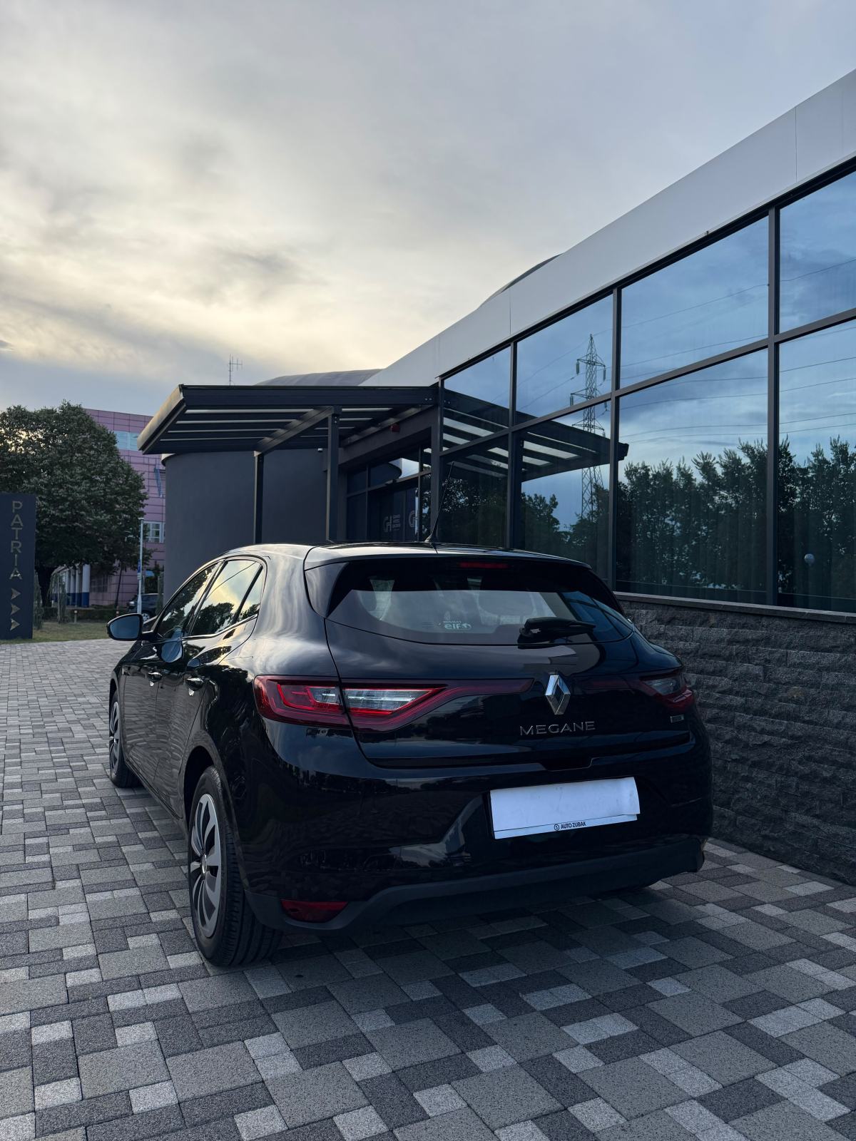 Renault Megane 1,5 dCi - NOVI MODEL - V SERVIS - REG 04/27 - PRILIKA !, fotografija 8