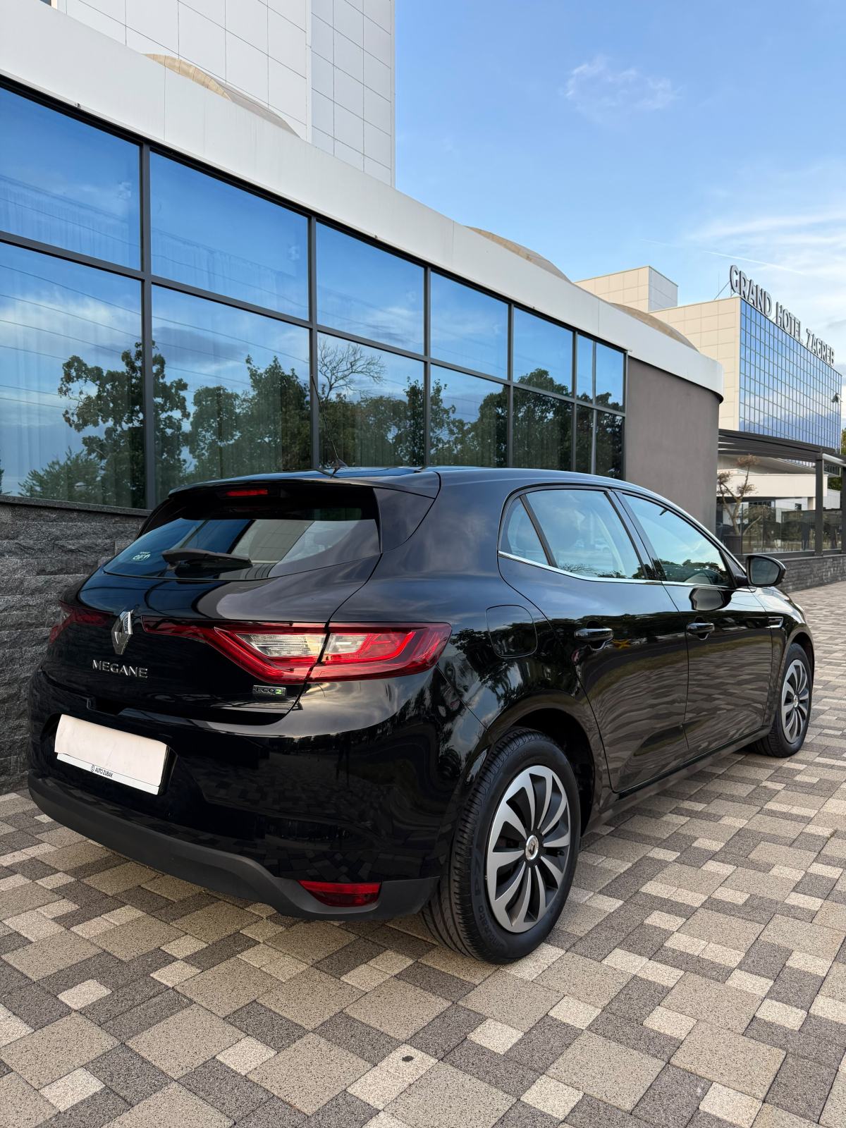 Renault Megane 1,5 dCi - NOVI MODEL - V SERVIS - REG 04/27 - PRILIKA !, fotografija 11