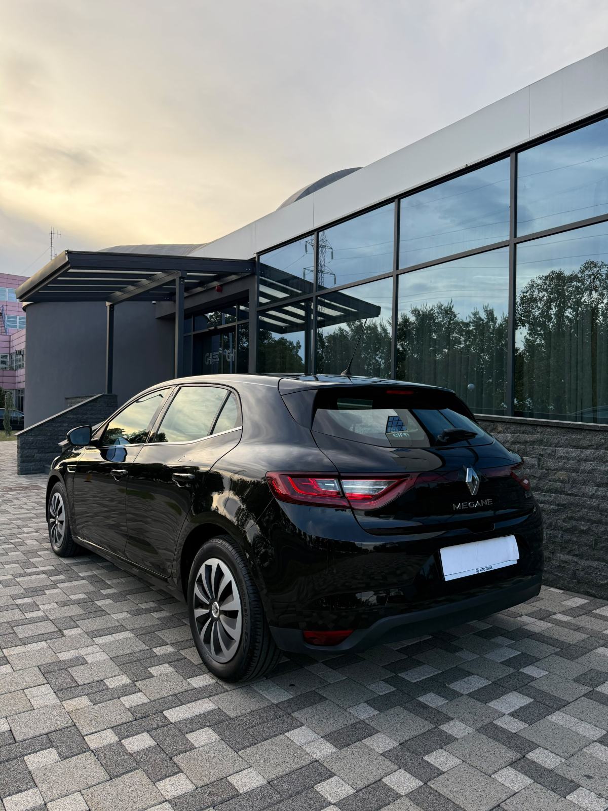 Renault Megane 1,5 dCi - NOVI MODEL - V SERVIS - REG 04/27 - PRILIKA !, fotografija 7
