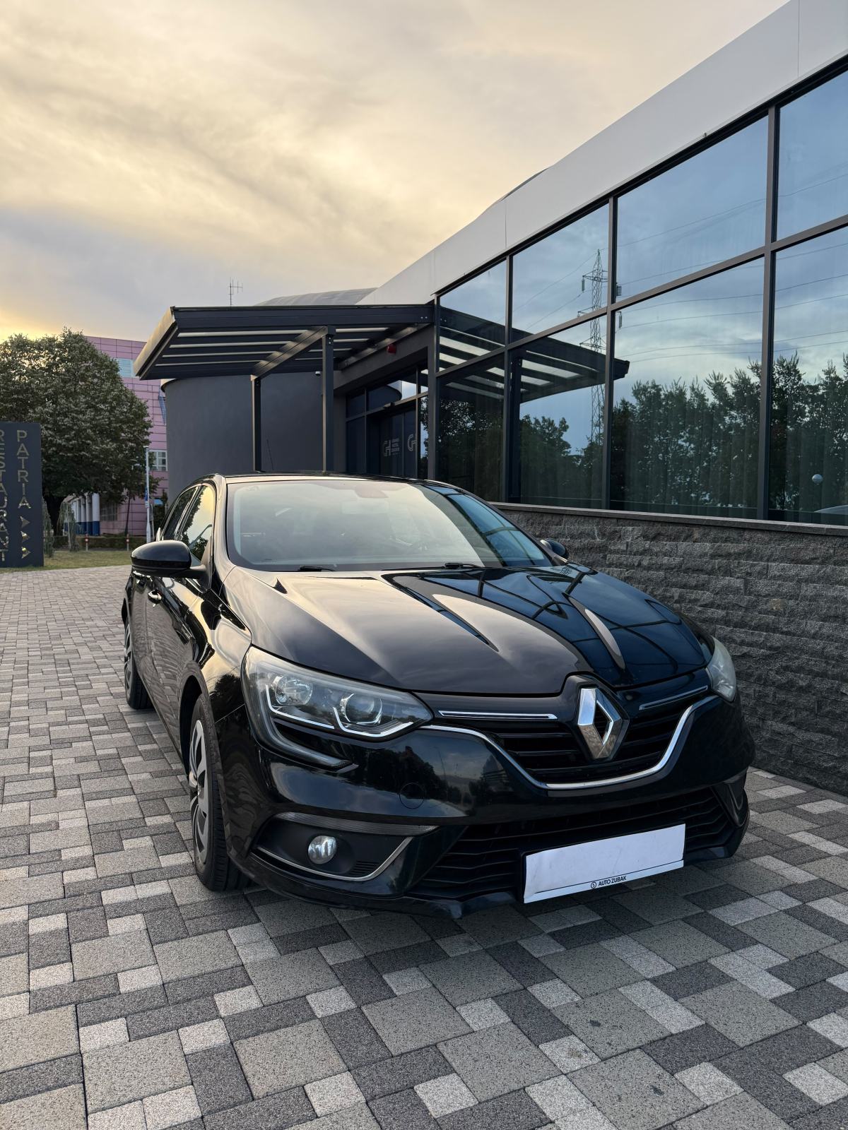 Renault Megane 1,5 dCi - NOVI MODEL - V SERVIS - REG 04/27 - PRILIKA !, fotografija 2