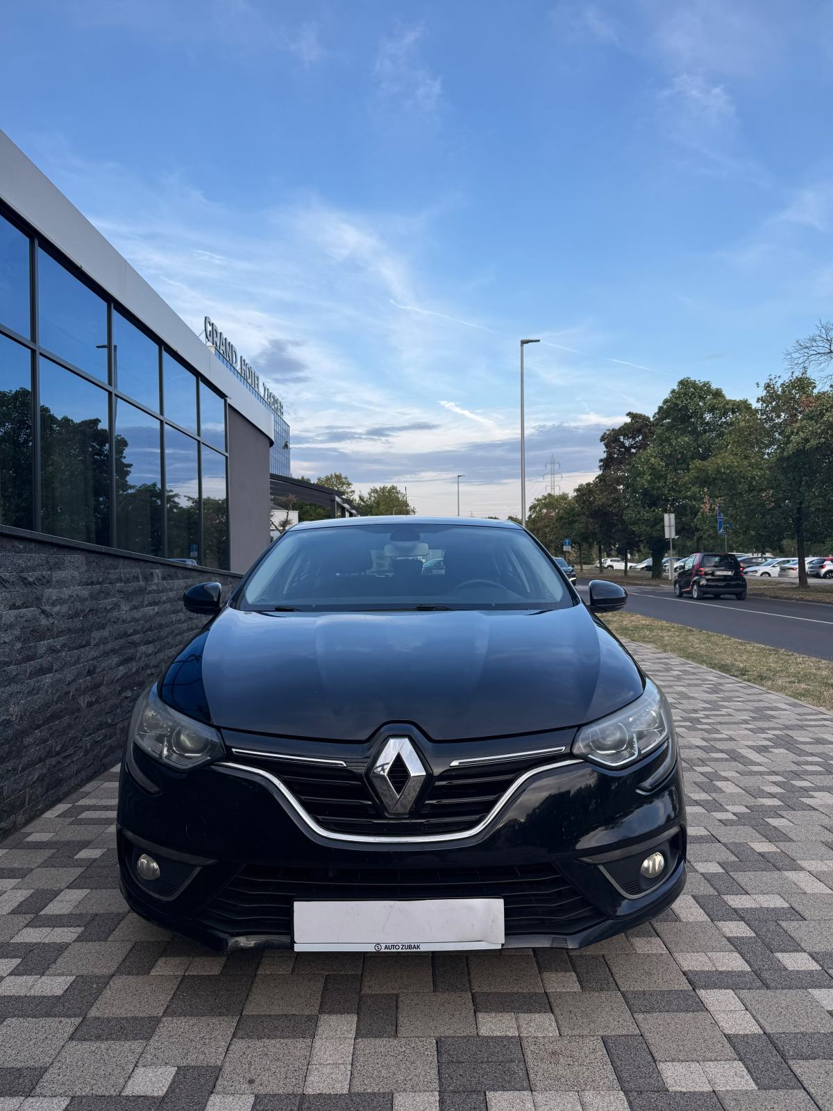 Renault Megane 1,5 dCi - NOVI MODEL - V SERVIS - REG 04/27 - PRILIKA !, fotografija 3