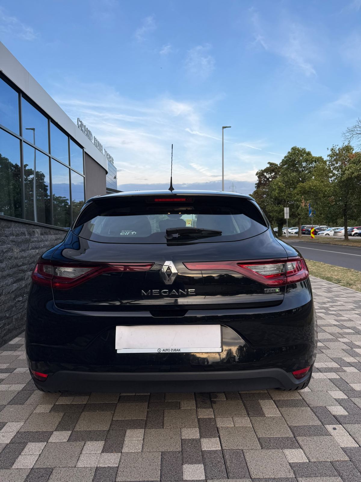 Renault Megane 1,5 dCi - NOVI MODEL - V SERVIS - REG 04/27 - PRILIKA !, fotografija 9
