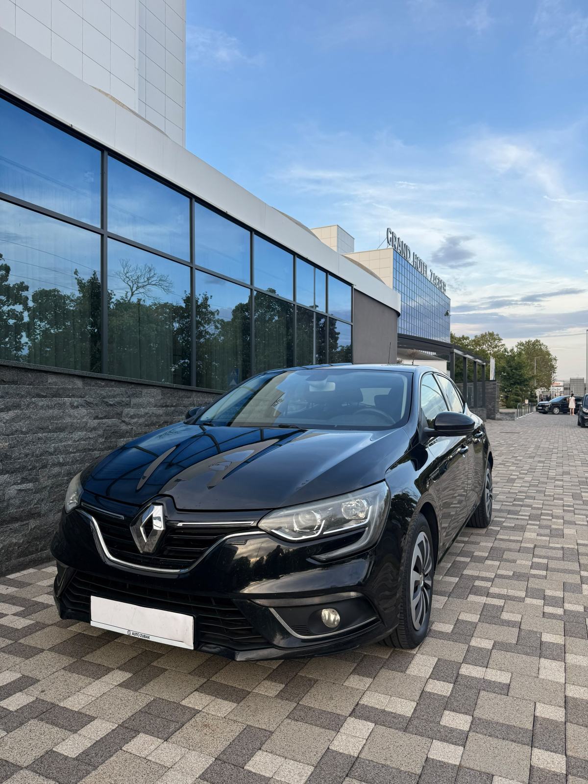 Renault Megane 1,5 dCi - NOVI MODEL - V SERVIS - REG 04/27 - PRILIKA !, fotografija 4