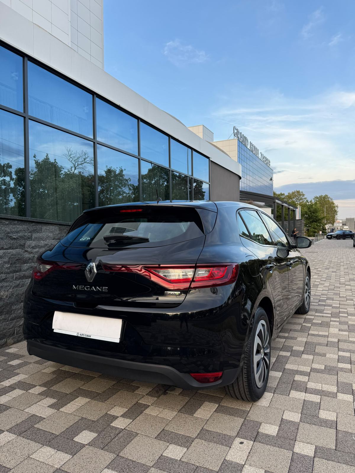 Renault Megane 1,5 dCi - NOVI MODEL - V SERVIS - REG 04/27 - PRILIKA !, fotografija 10