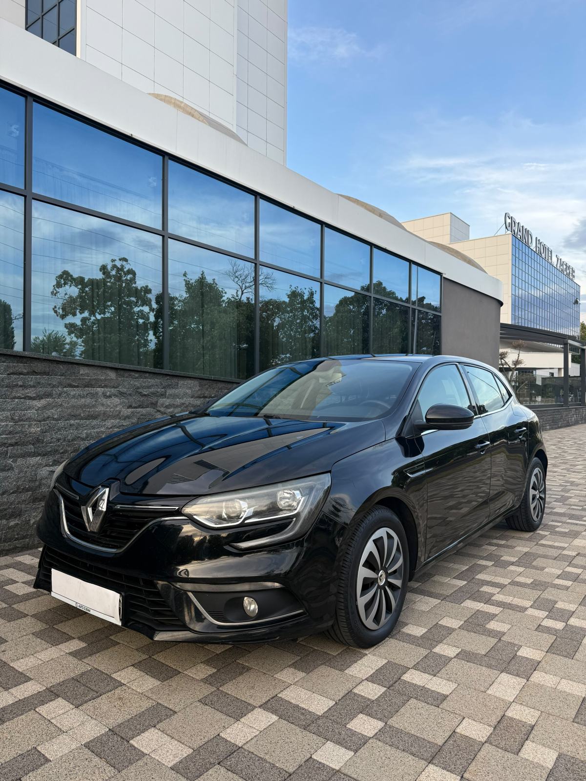 Renault Megane 1,5 dCi - NOVI MODEL - V SERVIS - REG 04/27 - PRILIKA !, fotografija 5