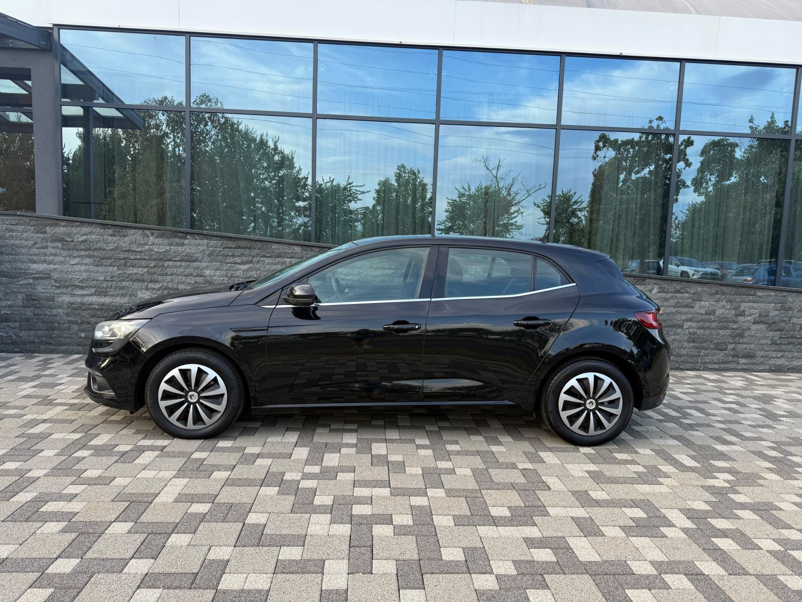 Renault Megane 1,5 dCi - NOVI MODEL - V SERVIS - REG 04/27 - PRILIKA !, fotografija 6
