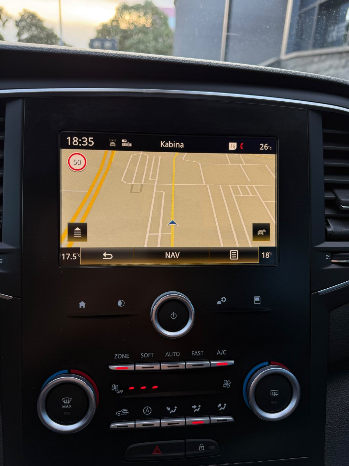 Renault Megane 1,5 dCi - NOVI MODEL - V SERVIS - REG 04/27 - PRILIKA !, fotografija 15