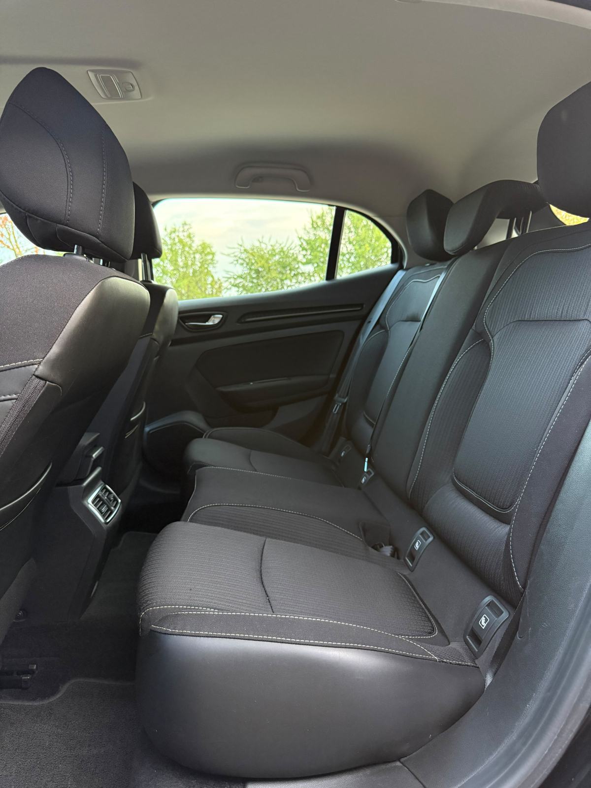 Renault Megane 1,5 dCi - NOVI MODEL - V SERVIS - REG 04/27 - PRILIKA !, fotografija 19