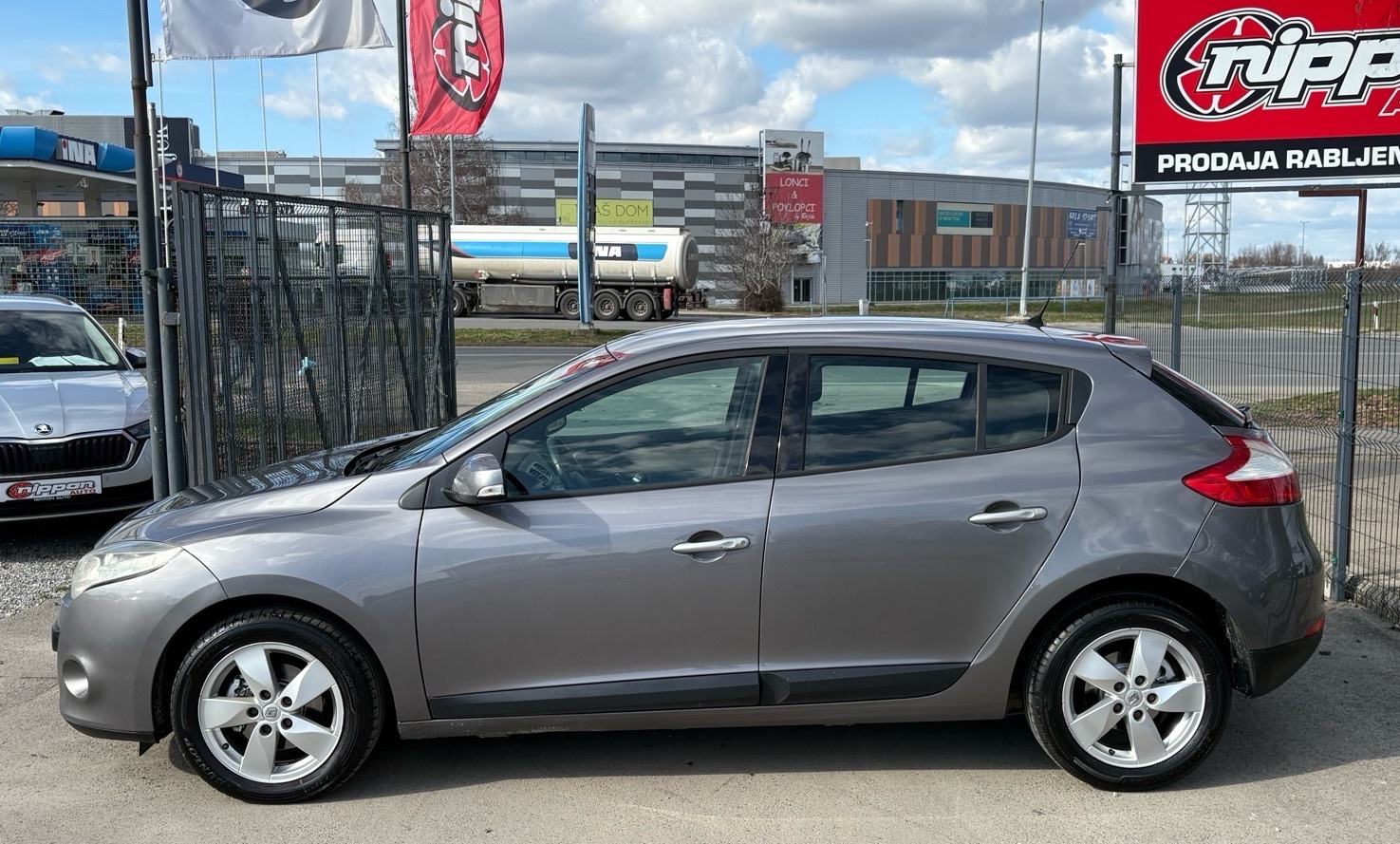 Renault Megane 1,5 dCi REG:04/2027 - KLIMA - AUTOKREDIT, fotografija 3