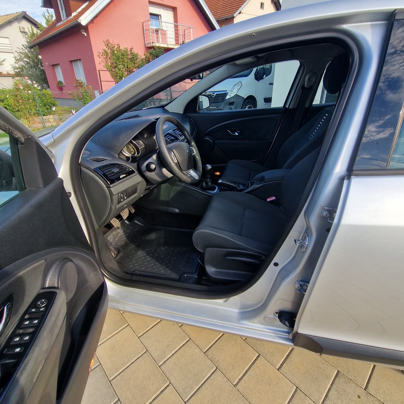 Renault Megane 1,6 benzinac ●HR auto ● 1.VLASNIK•129.ooo km ▪︎6 brzina, fotografija 7