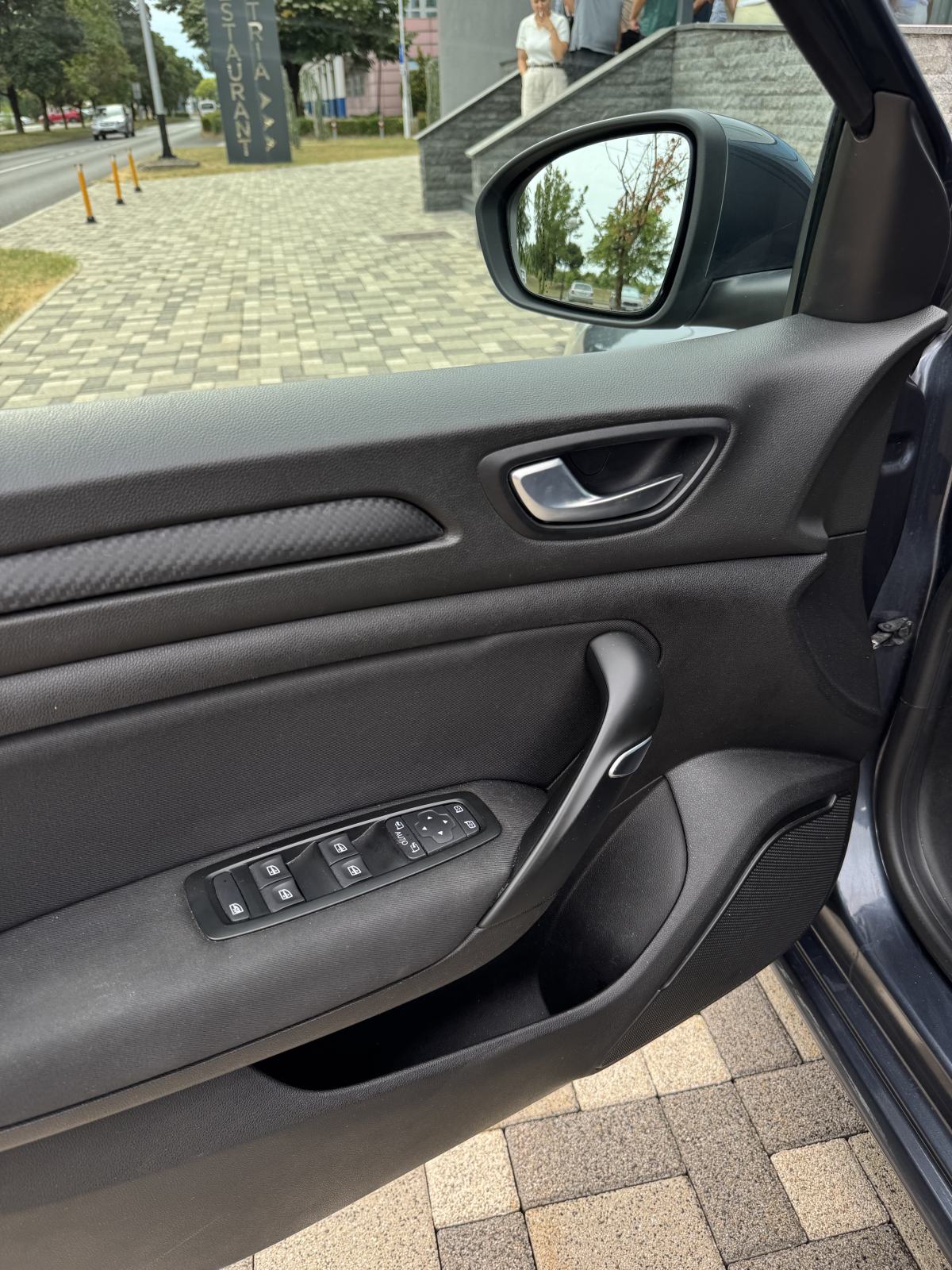Renault Megane dCi AUTOMATIK - ATRAKTIVAN - REG 04/27 - PRILIKA !!, fotografija 19