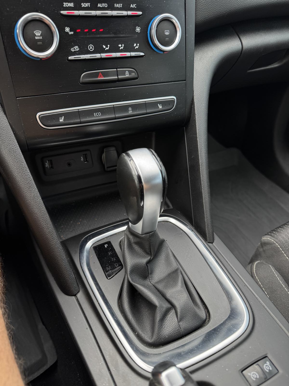 Renault Megane dCi AUTOMATIK - ATRAKTIVAN - REG 04/27 - PRILIKA !!, fotografija 17