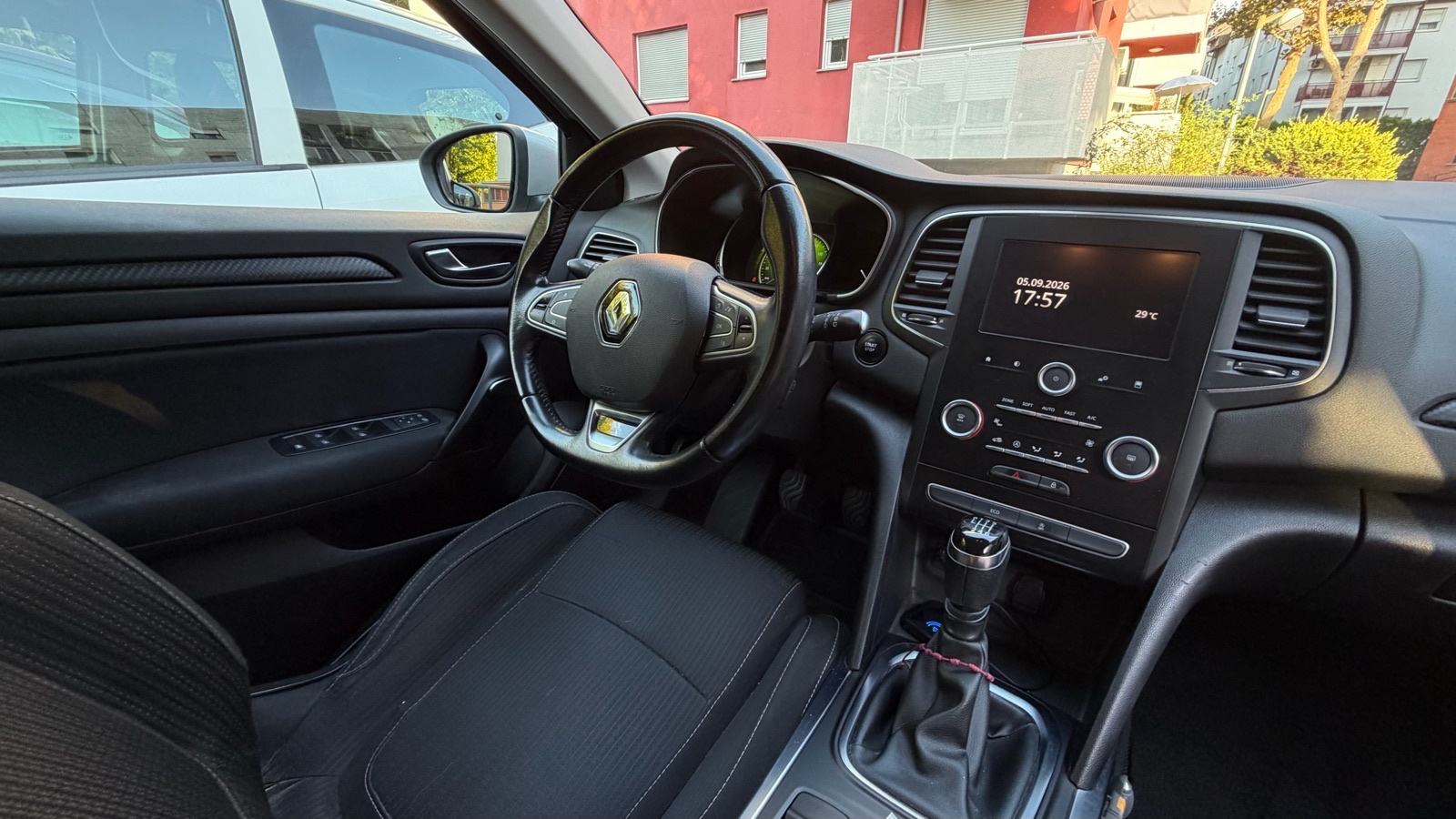 Renault Megane IV, 1.5 dCi 110ks 168tkm, registriran do 07/2027, fotografija 10