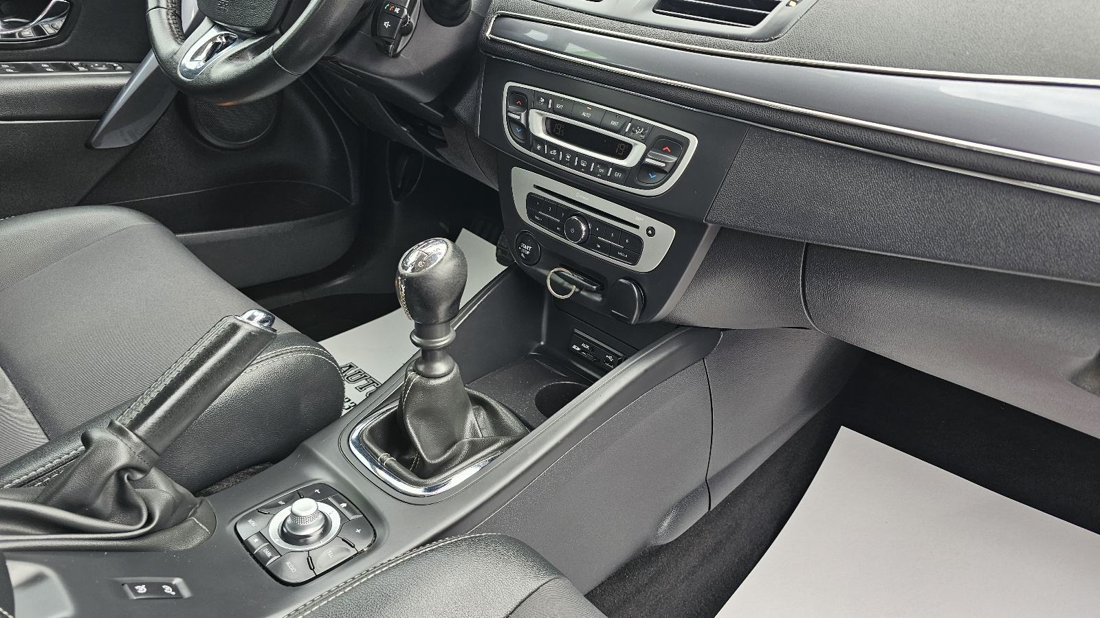 Renault Megane dCi,CLIAMTRONIC,NAVI,PDC,TEMPOMAT,LED,REG.-10/2026, fotografija 19