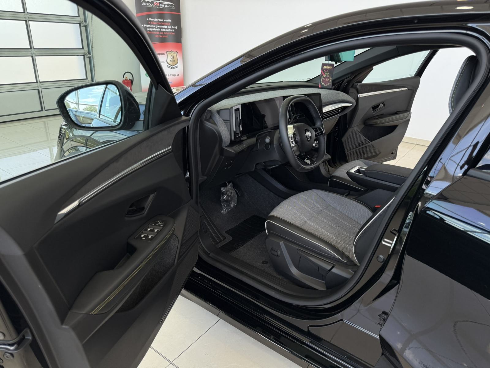 Renault Megane E-Tech - NOVO VOZILO - 88KM - TVORNIČKO JAMSTVO, fotografija 11