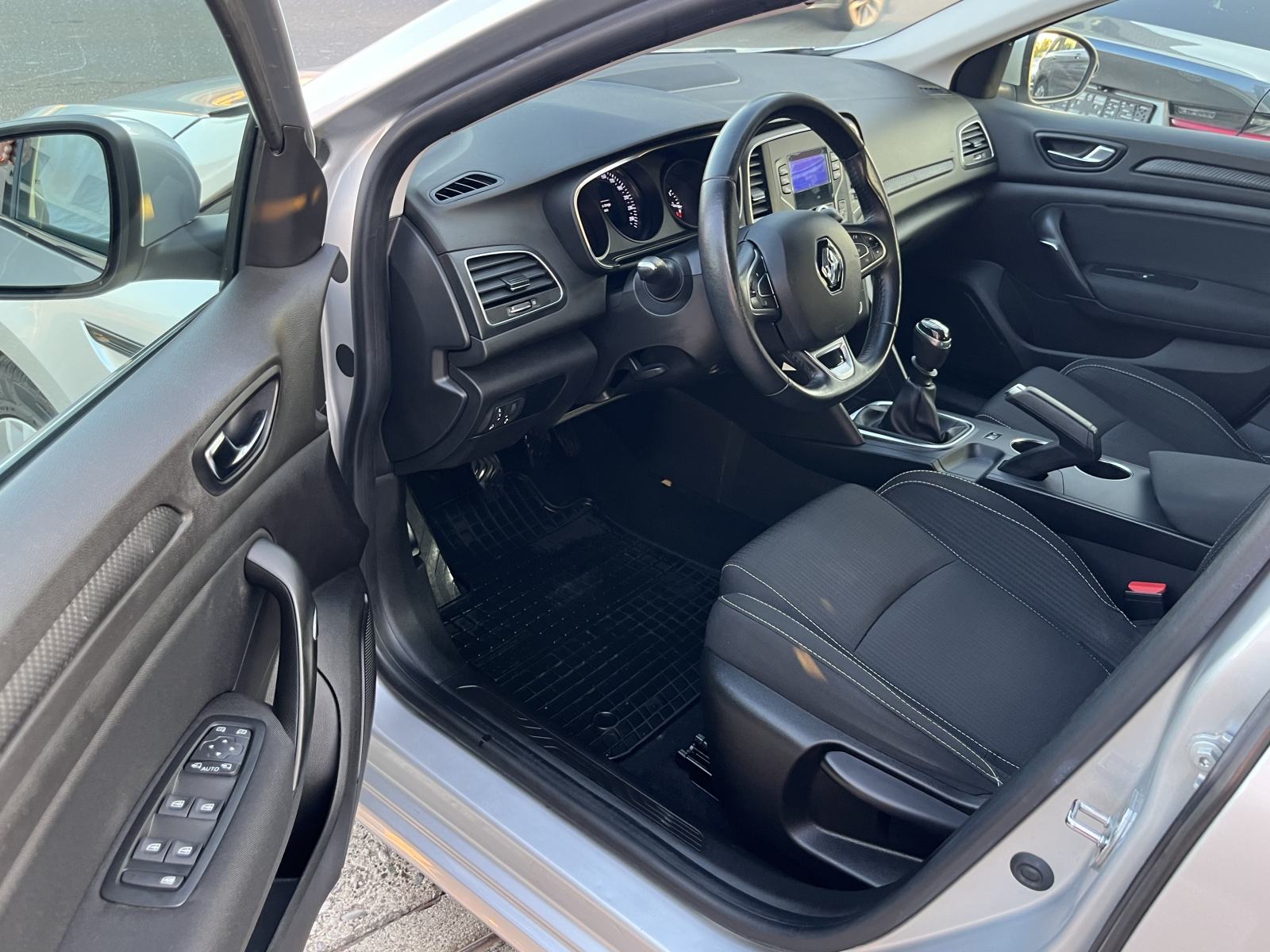 Renault Megane 1.3 TCe 1.VL Nije uvoz, fotografija 8