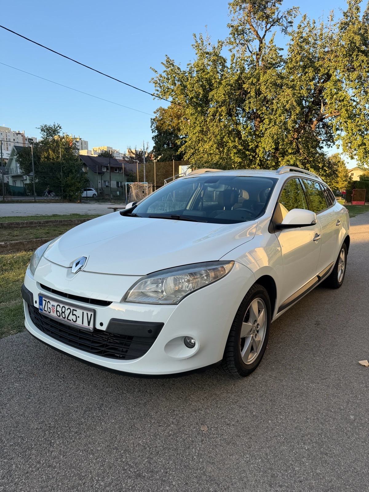 RENAULT MEGANE GRANDTOUR 1.5 DCI, pogled izvana - slika 1