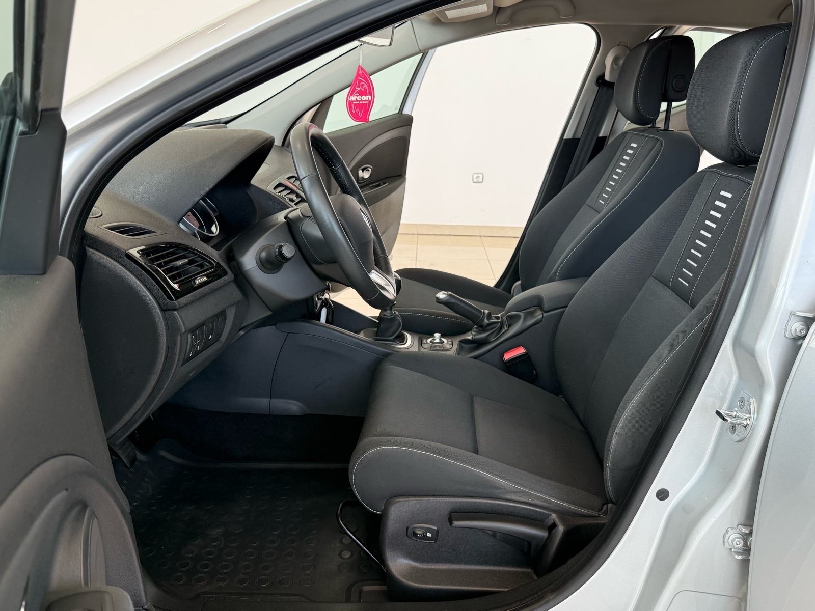 Renault Megane Grandtour 1.5 DCI⭐️121.000KM⭐️NAVI⭐️SERVISNA⭐️GARANCIJA, fotografija 11