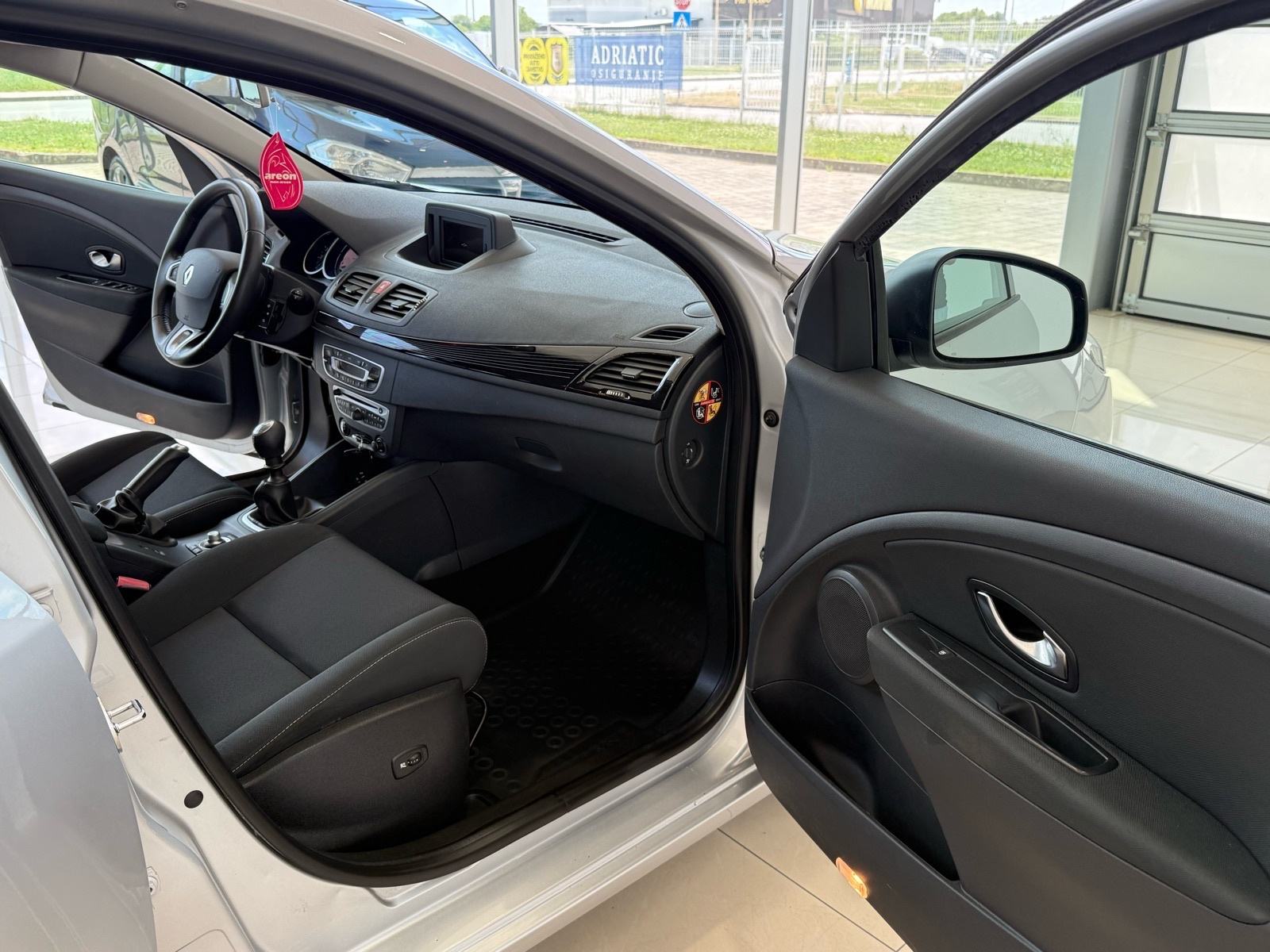 Renault Megane Grandtour 1.5 DCI⭐️121.000KM⭐️NAVI⭐️SERVISNA⭐️GARANCIJA, fotografija 15