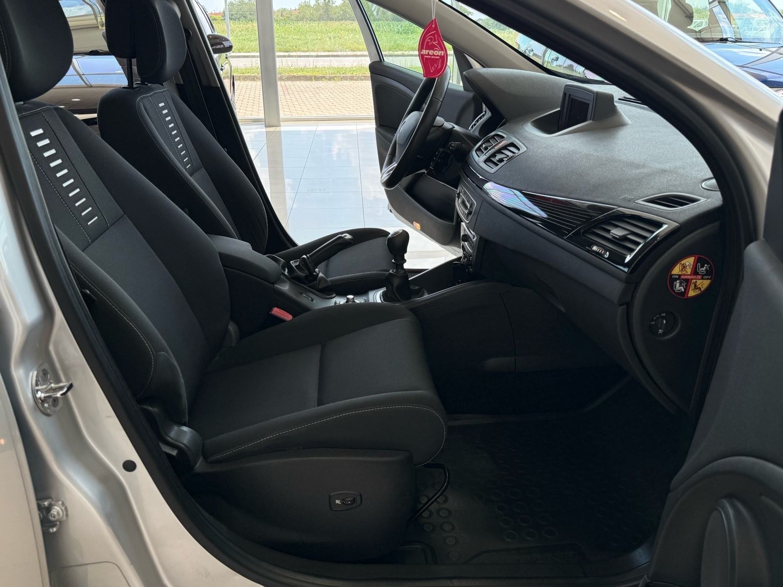 Renault Megane Grandtour 1.5 DCI⭐️121.000KM⭐️NAVI⭐️SERVISNA⭐️GARANCIJA, fotografija 16