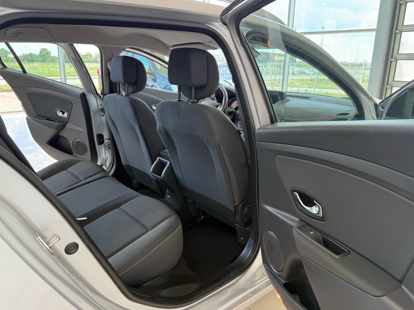 Renault Megane Grandtour 1.5 DCI⭐️121.000KM⭐️NAVI⭐️SERVISNA⭐️GARANCIJA, fotografija 18
