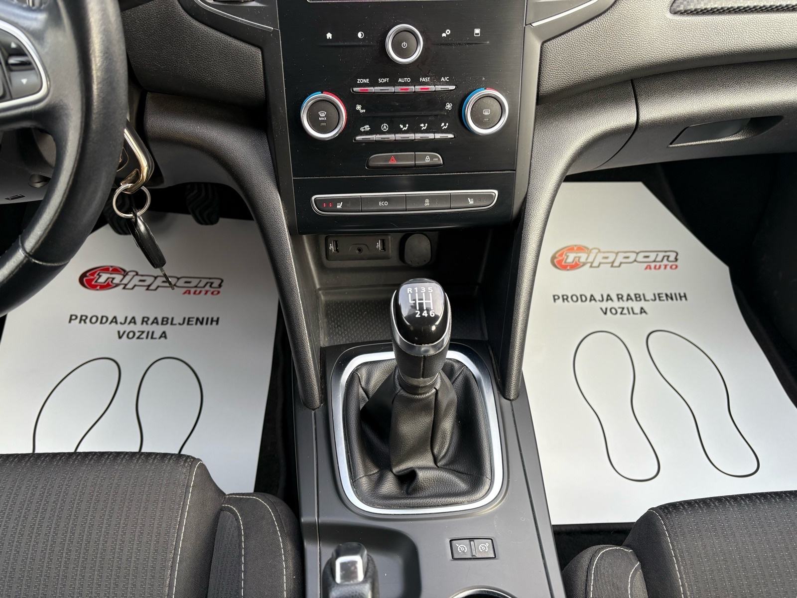 Renault Megane Grandtour 1.5dCi NAVI - TEMPOMAT - LEASING RATA 315 €, fotografija 16
