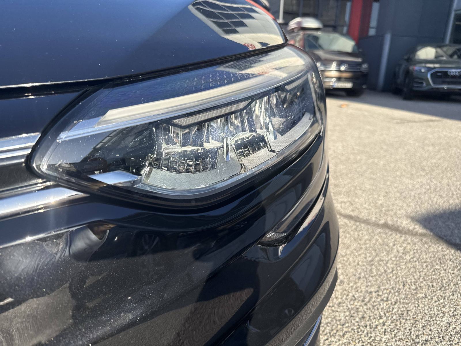 RENAULT MEGANE GRANDTOUR 2022 • PREMIUM jamstvo • AutoZubak Rabljena, fotografija 13