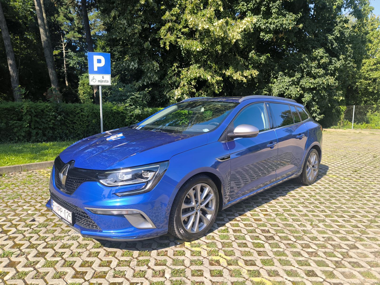 Renault Megane Grandtour 205 GT, 4CONTROL, FULL LED, EKSTRA STANJE, fotografija 2
