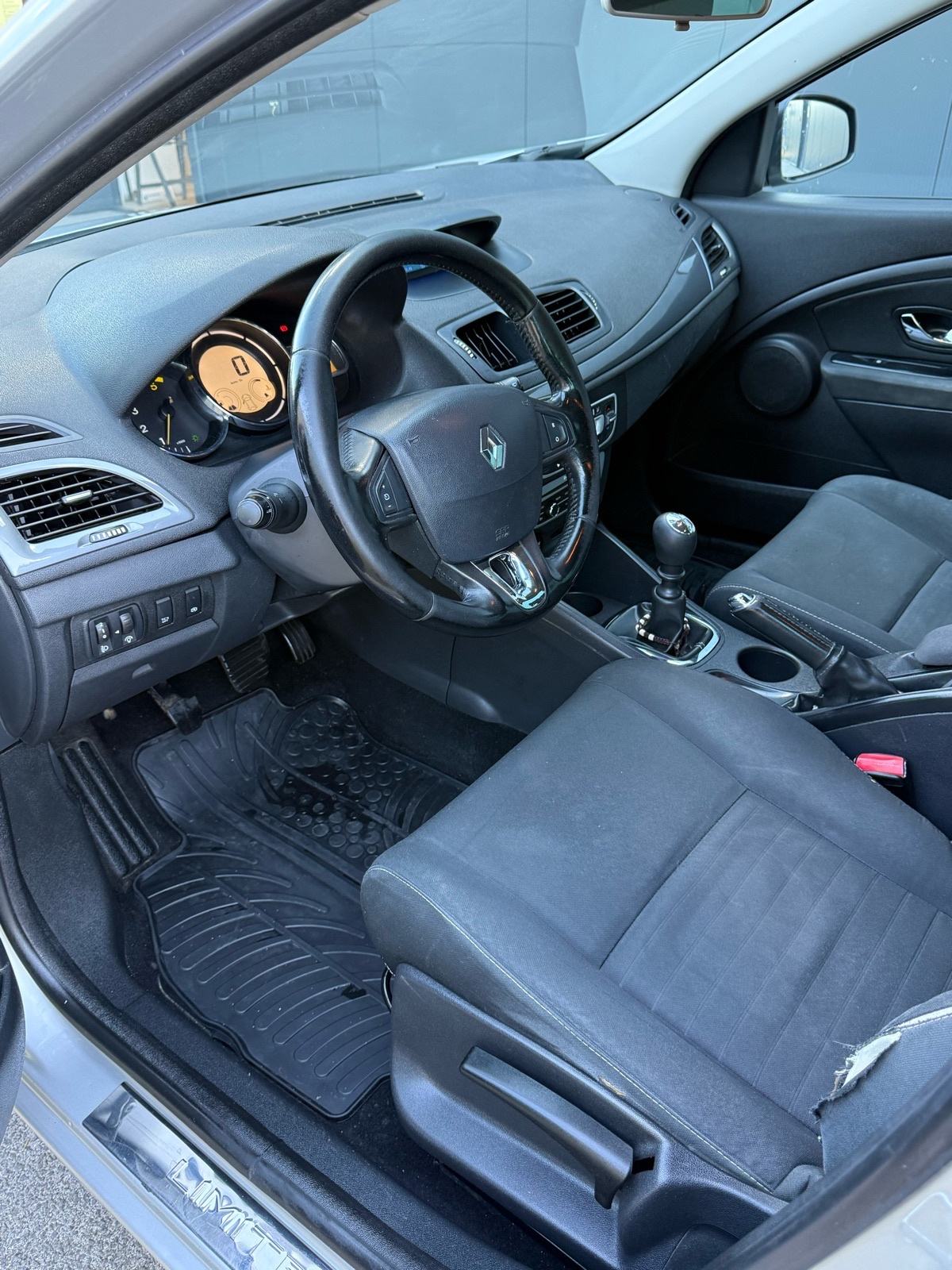 RENAULT MEGANE GRANDTOUR/REDIZAJN/2016G/LIMITED OPREMA/, fotografija 9