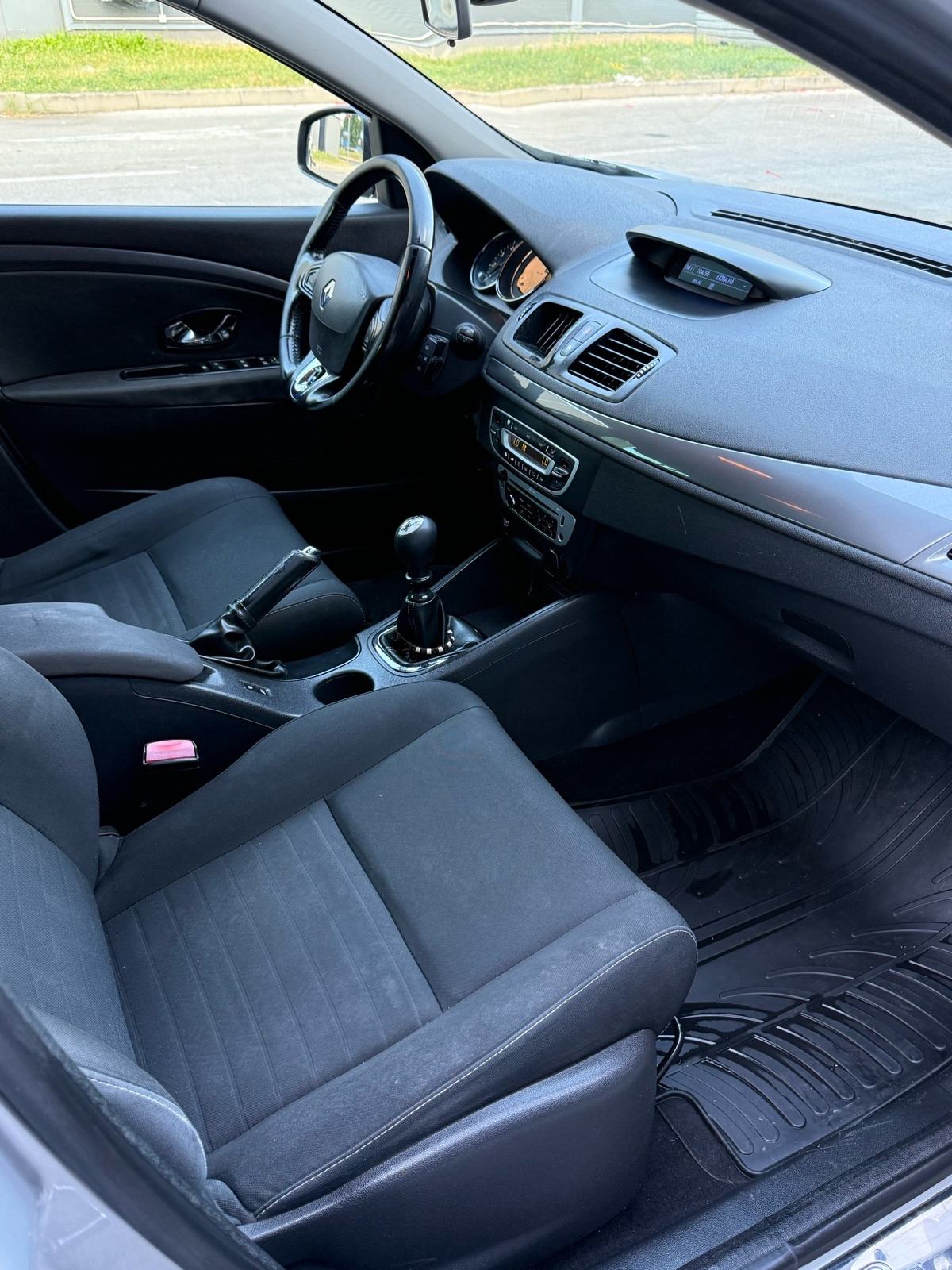 RENAULT MEGANE GRANDTOUR/REDIZAJN/2016G/LIMITED OPREMA/, fotografija 4