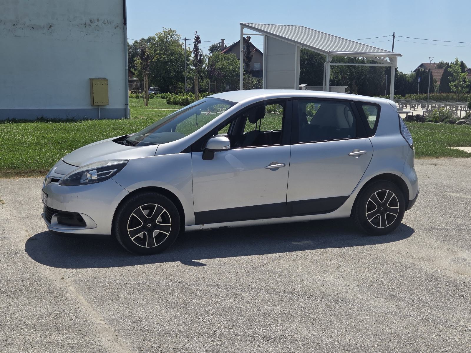 Renault Megane Scenic 1.5 dci***Reg.god.dana ***Placanje kreditnim kar, fotografija 4