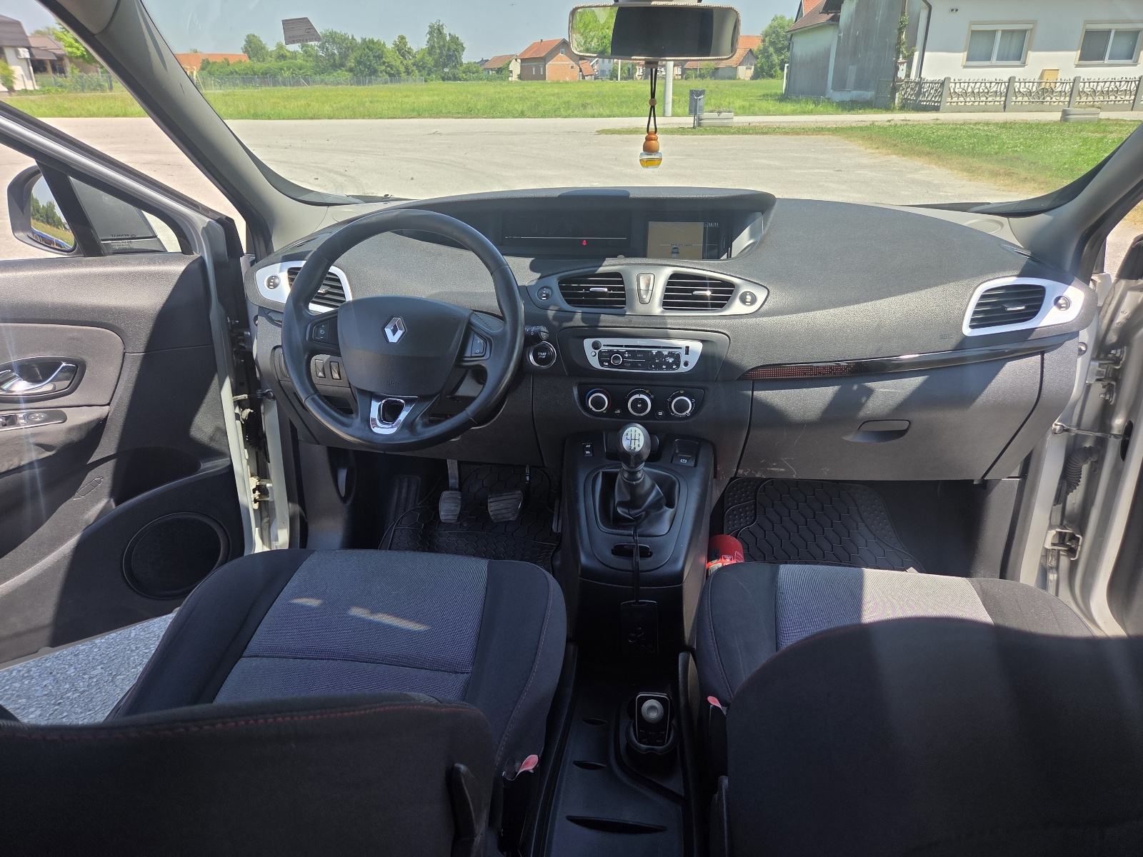 Renault Megane Scenic 1.5 dci***Reg.god.dana ***Placanje kreditnim kar, fotografija 9