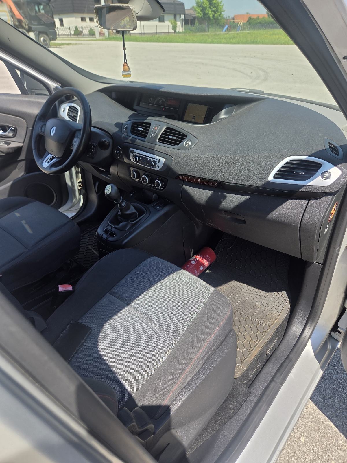 Renault Megane Scenic 1.5 dci***Reg.god.dana ***Placanje kreditnim kar, fotografija 10