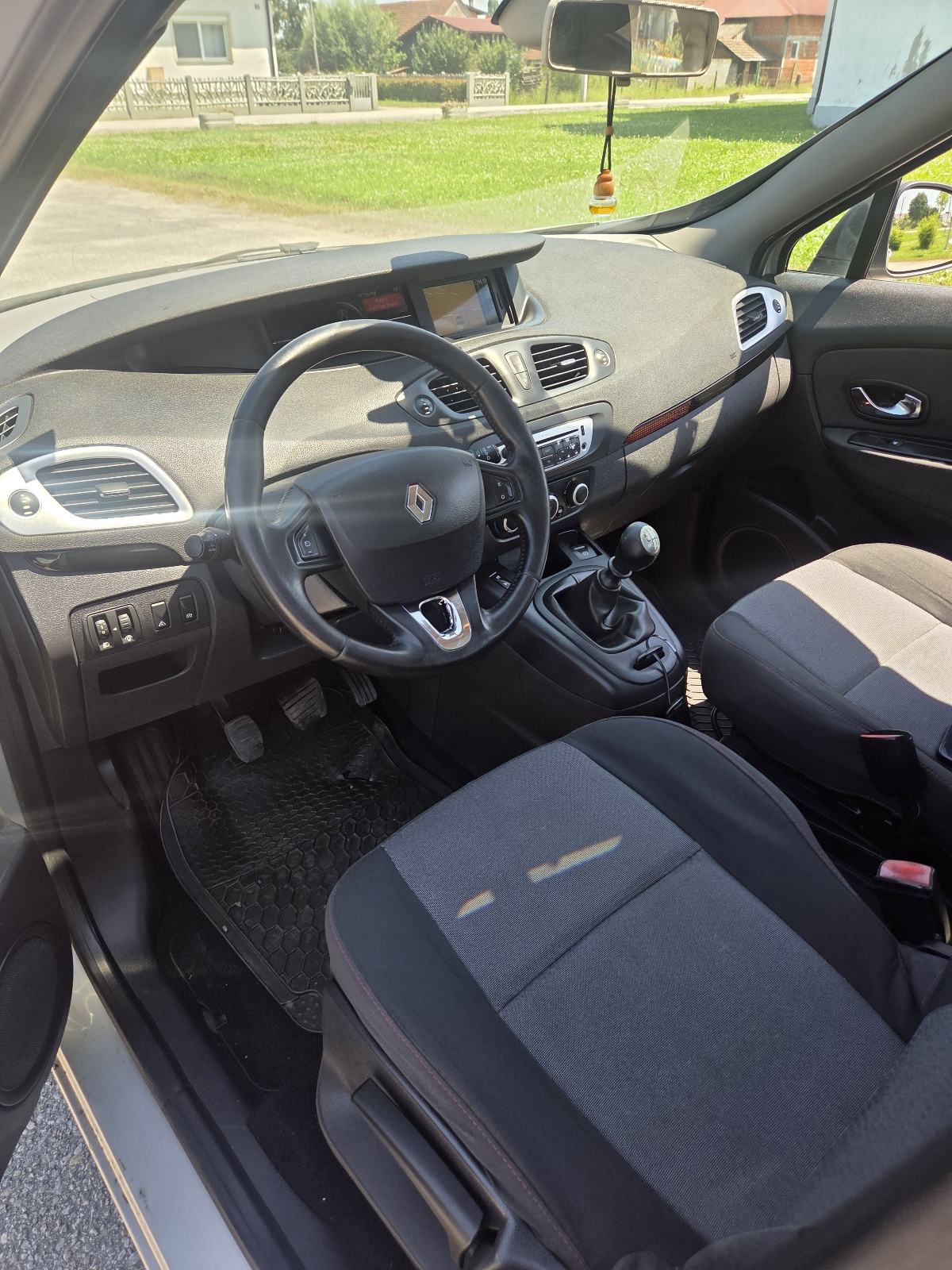 Renault Megane Scenic 1.5 dci***Reg.god.dana ***Placanje kreditnim kar, fotografija 11