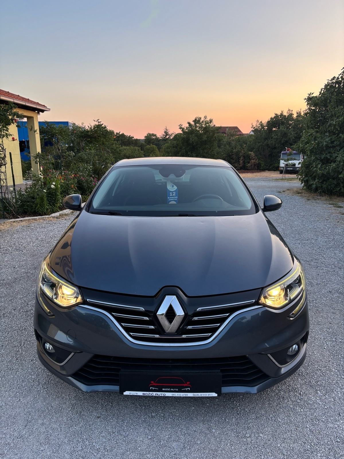 Renault Megane TCe 100,TOP OPREMA,KOMPL.SERVISNA,JAMSTVO., fotografija 8