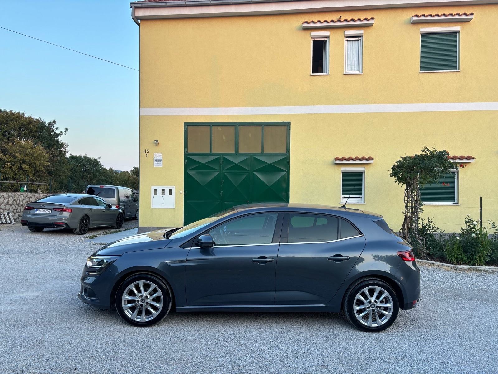 Renault Megane TCe 100,TOP OPREMA,KOMPL.SERVISNA,JAMSTVO., fotografija 2