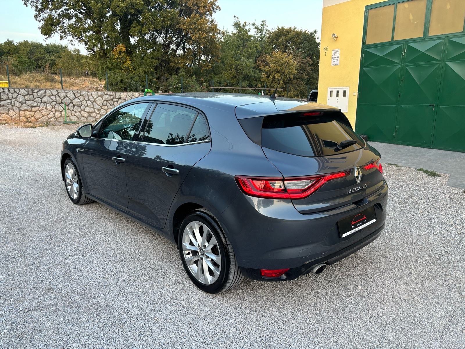 Renault Megane TCe 100,TOP OPREMA,KOMPL.SERVISNA,JAMSTVO., fotografija 3