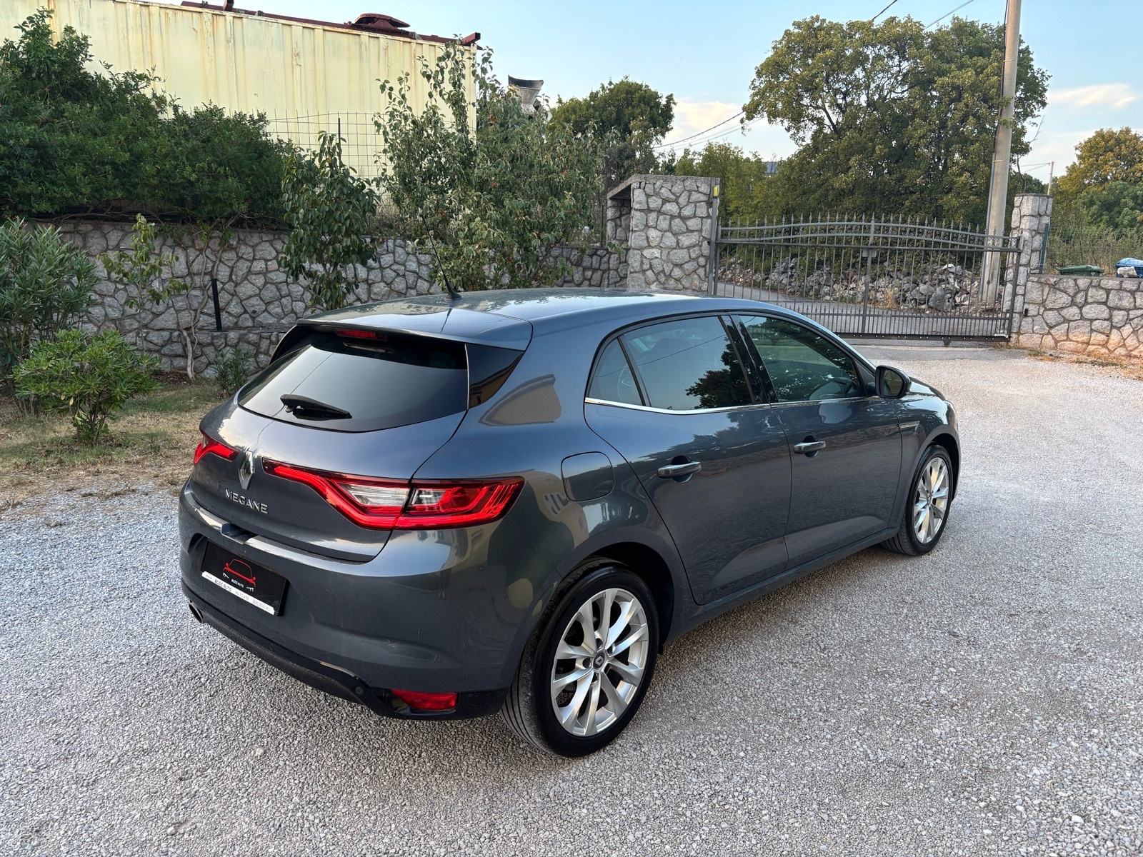 Renault Megane TCe 100,TOP OPREMA,KOMPL.SERVISNA,JAMSTVO., fotografija 5