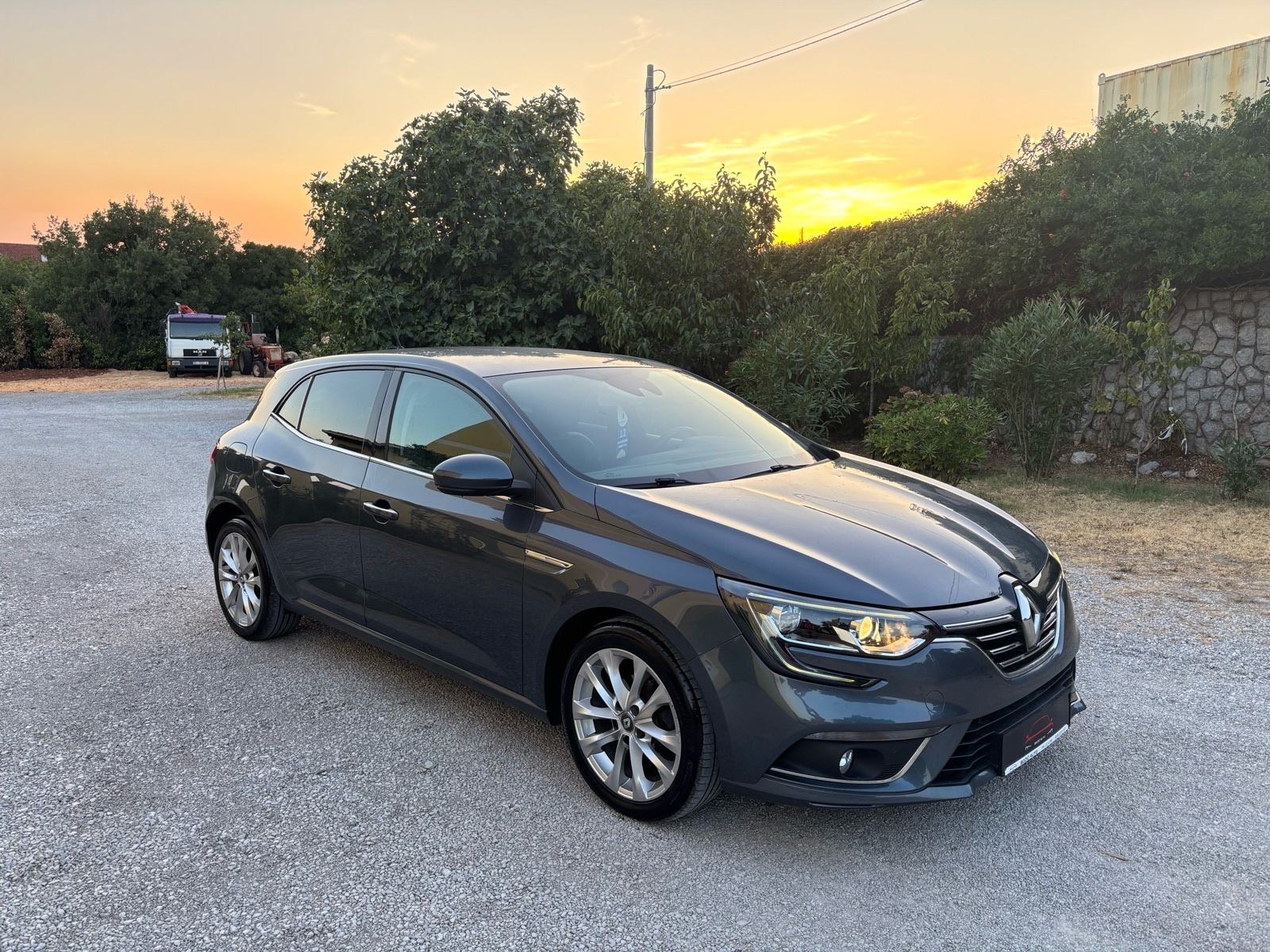 Renault Megane TCe 100,TOP OPREMA,KOMPL.SERVISNA,JAMSTVO., fotografija 7