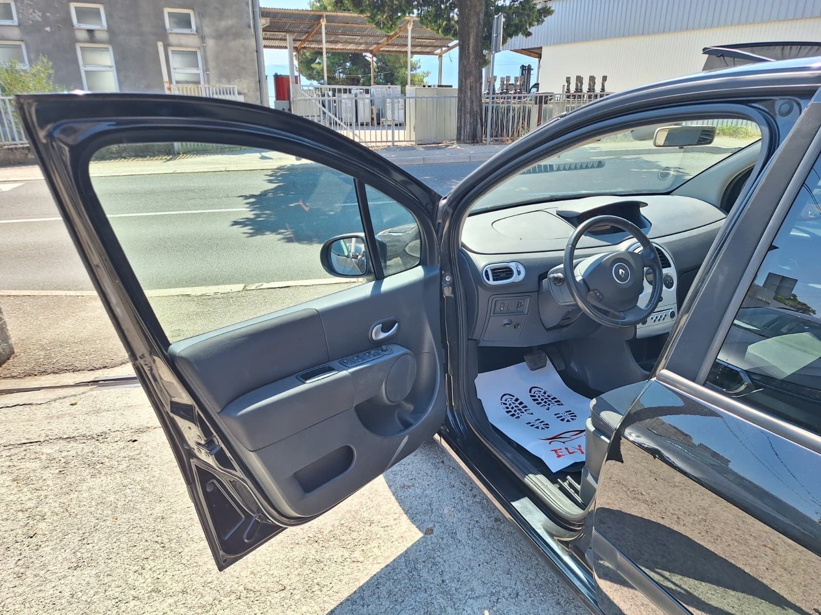 Renault Modus 1,2 16V automatik PANORAMSKI KROV, fotografija 8