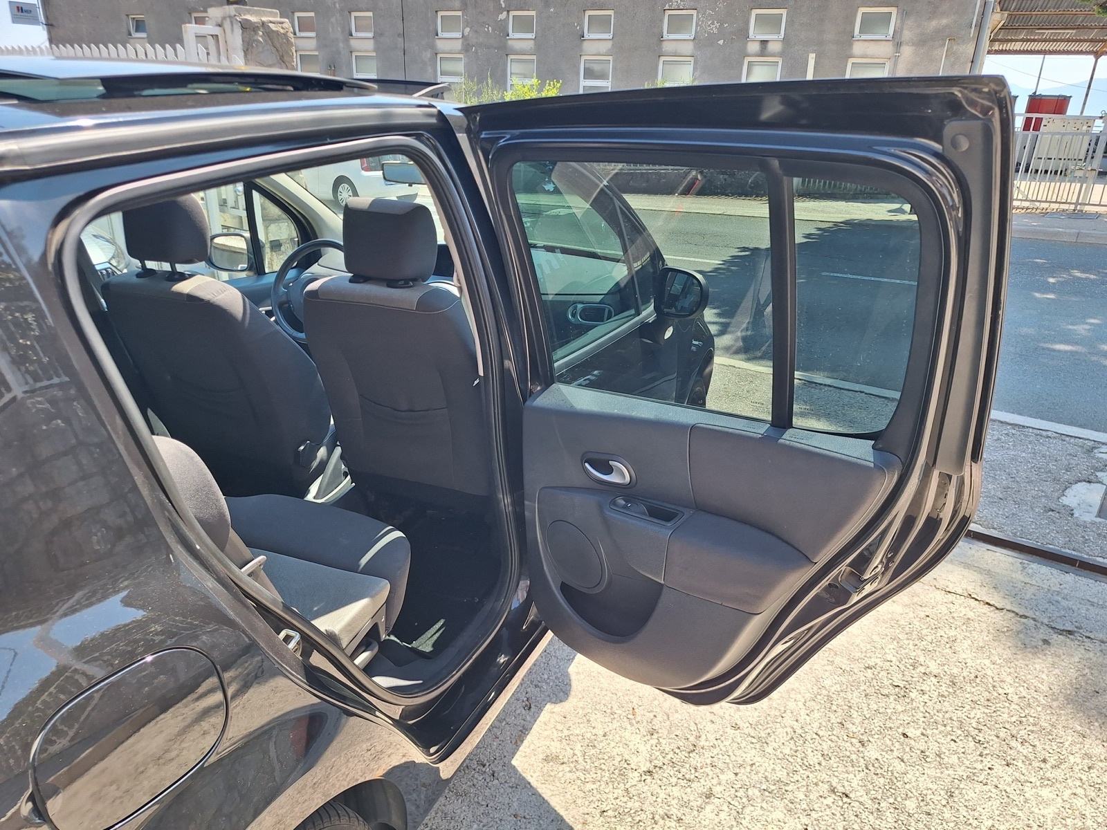 Renault Modus 1,2 16V automatik PANORAMSKI KROV, fotografija 18