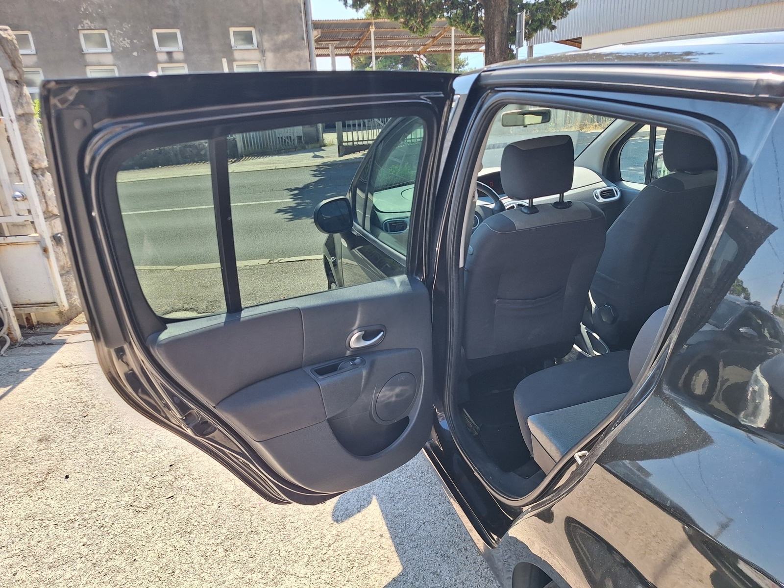 Renault Modus 1,2 16V automatik PANORAMSKI KROV, fotografija 19